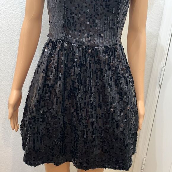 Arden B Size 4 Black Sequin Scoop Neck  Short Sleeve V Back Netting Mini Dress - Picture 6 of 13